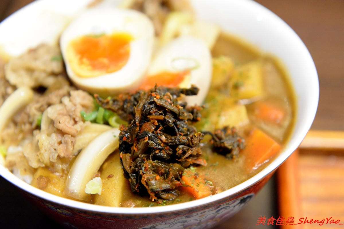 [台中沙鹿]完食 燒肉丼專門 – 沙鹿新的丼飯專賣店,行動餐車改裝的店面超特別,有日本路邊攤深夜食堂的感覺,現場吃頗有氣氛,餐點每日限量販售,賣完為止。