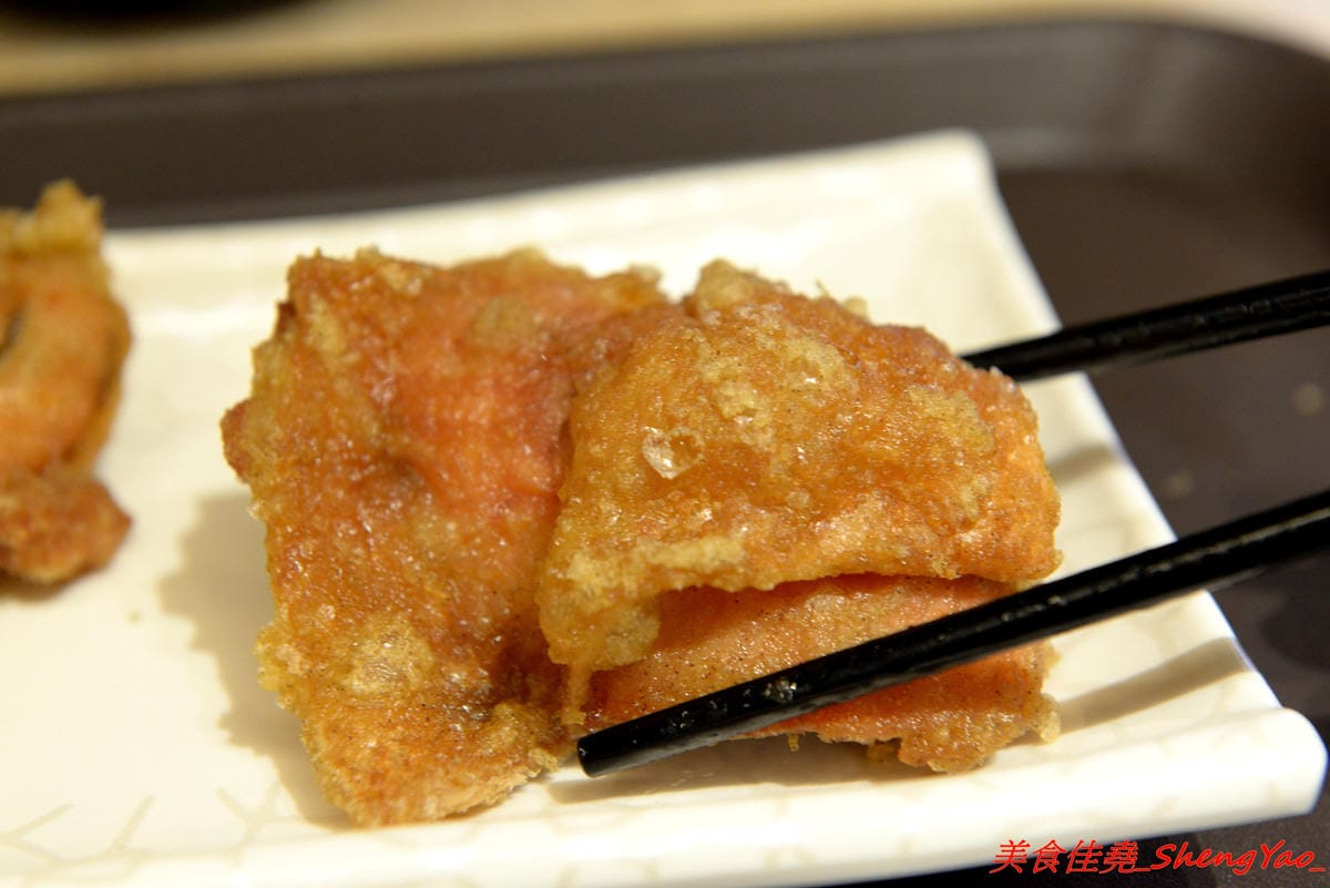 [台中后里]幸龍豚骨創作麵 – 麗寶OUTLET MALL三樓美食廣場,日本師傅坐鎮的創作拉麵店,台灣第一家分店,精心熬煮的湯頭味道還不錯,試營運套餐169元就有拉麵炸雞飲料。