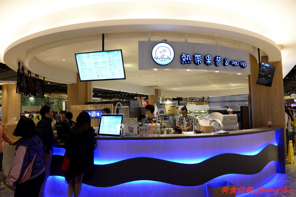 [台中后里]幸龍豚骨創作麵 – 麗寶OUTLET MALL三樓美食廣場,日本師傅坐鎮的創作拉麵店,台灣第一家分店,精心熬煮的湯頭味道還不錯,試營運套餐169元就有拉麵炸雞飲料。