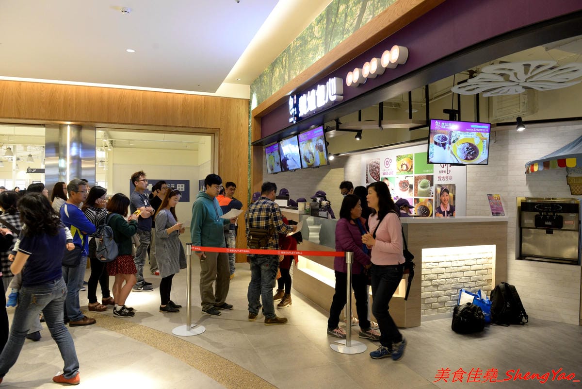 [台中后里]幸龍豚骨創作麵 – 麗寶OUTLET MALL三樓美食廣場,日本師傅坐鎮的創作拉麵店,台灣第一家分店,精心熬煮的湯頭味道還不錯,試營運套餐169元就有拉麵炸雞飲料。
