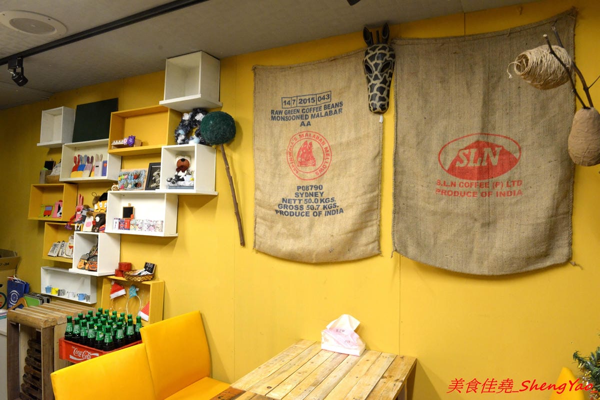 [台中清水]23弄咖啡館 – 清水新開的文創風咖啡店,店內有許多手作文創小物和雜貨,環境溫馨舒服,餐點分三個時段供餐分別由不同人負責,選擇性多。