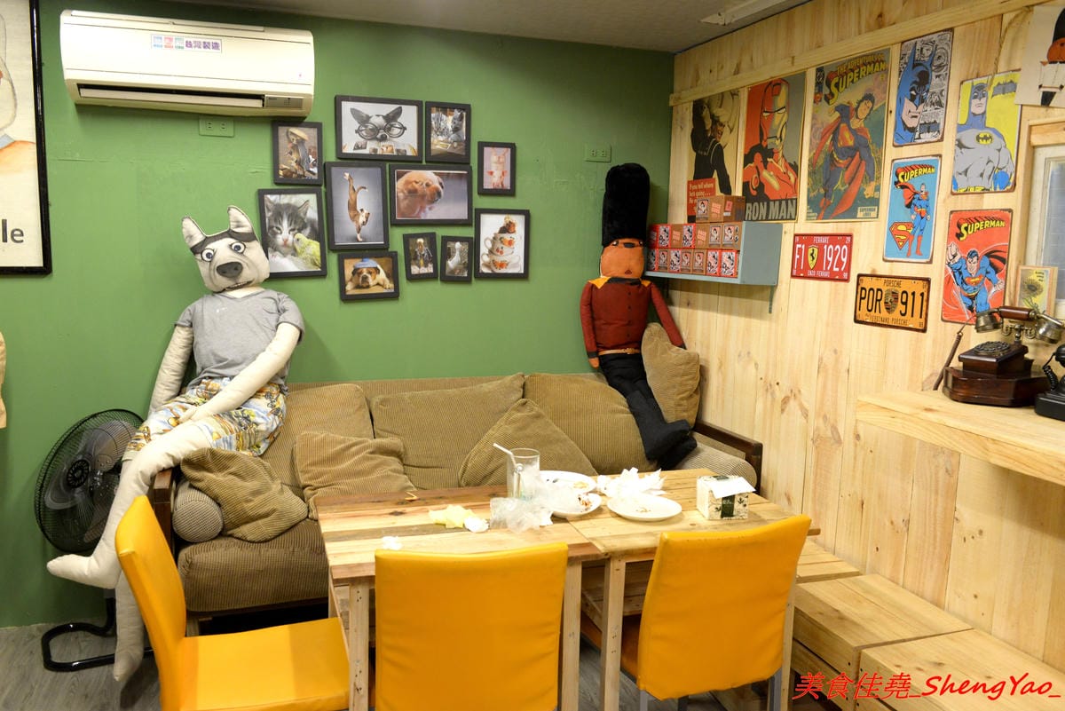 [台中清水]23弄咖啡館 – 清水新開的文創風咖啡店,店內有許多手作文創小物和雜貨,環境溫馨舒服,餐點分三個時段供餐分別由不同人負責,選擇性多。