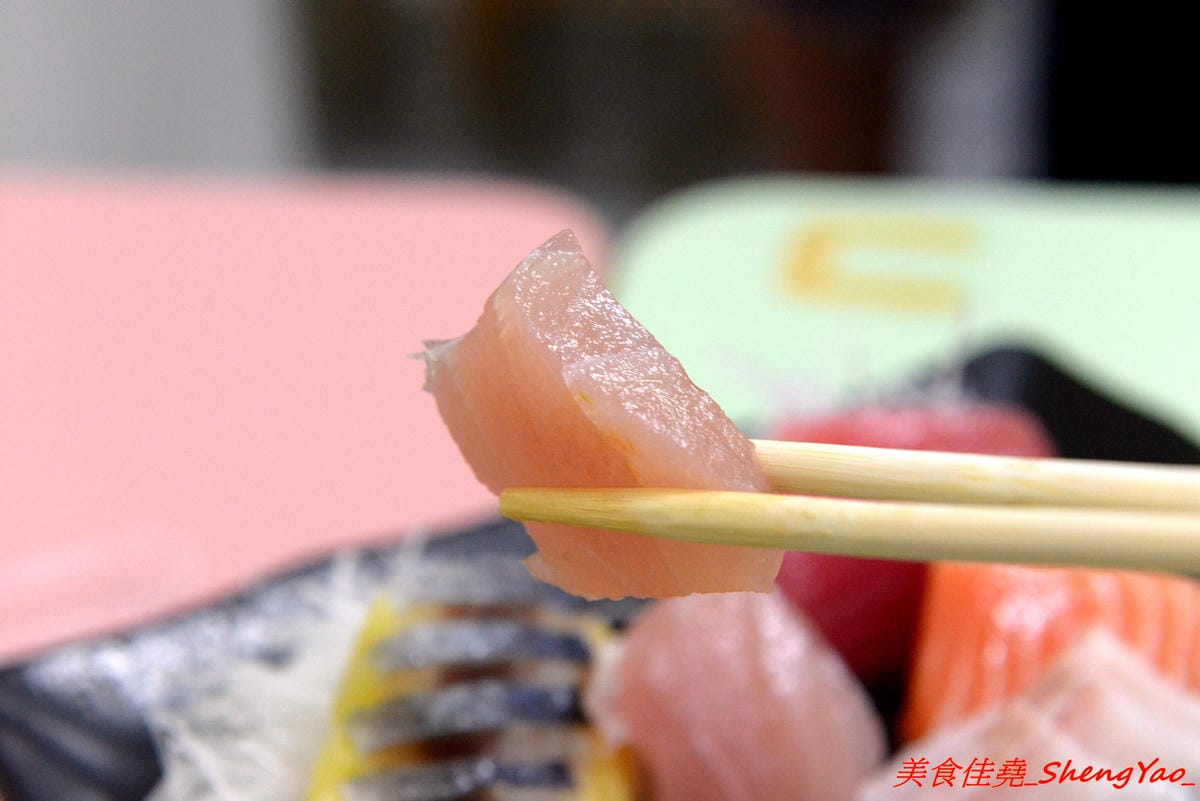 [台中清水]鮨二壽司屋 – 清水第二家生魚片、壽司專賣店,生魚片和壽司都可以客製化,魚肉食材頗新鮮,價格超便宜,C/P值非常高,店家生意很好,外帶建議先打電話預訂。(已歇業)