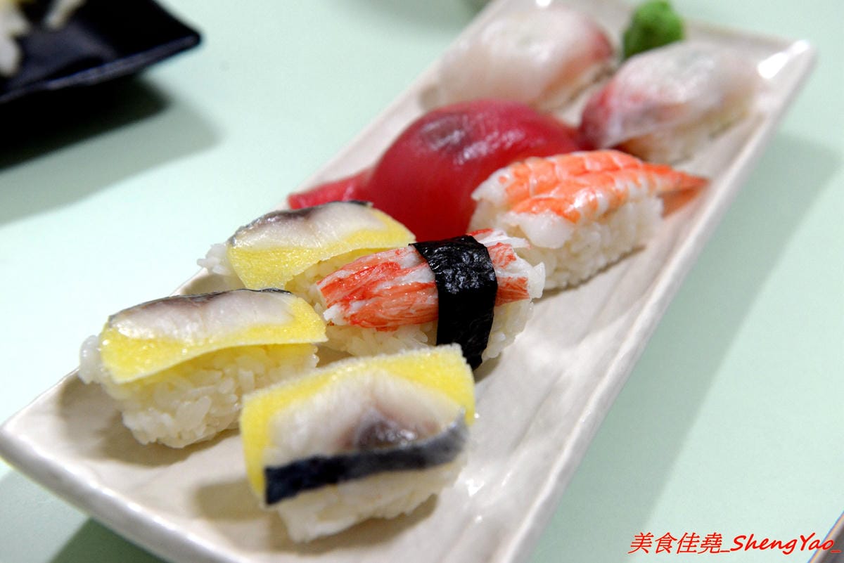 [台中清水]鮨二壽司屋 – 清水第二家生魚片、壽司專賣店,生魚片和壽司都可以客製化,魚肉食材頗新鮮,價格超便宜,C/P值非常高,店家生意很好,外帶建議先打電話預訂。(已歇業)