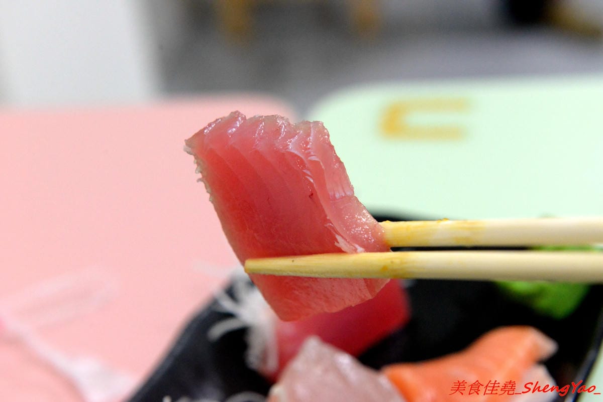 [台中清水]鮨二壽司屋 – 清水第二家生魚片、壽司專賣店,生魚片和壽司都可以客製化,魚肉食材頗新鮮,價格超便宜,C/P值非常高,店家生意很好,外帶建議先打電話預訂。(已歇業)