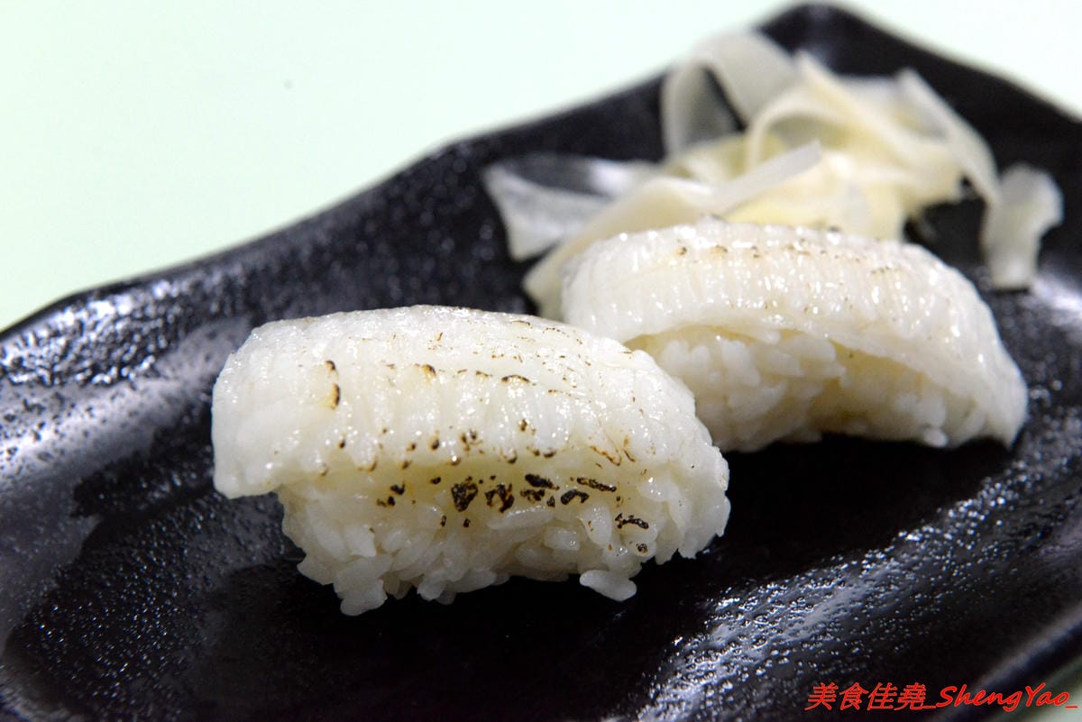 [台中清水]鮨二壽司屋 – 清水第二家生魚片、壽司專賣店,生魚片和壽司都可以客製化,魚肉食材頗新鮮,價格超便宜,C/P值非常高,店家生意很好,外帶建議先打電話預訂。(已歇業)