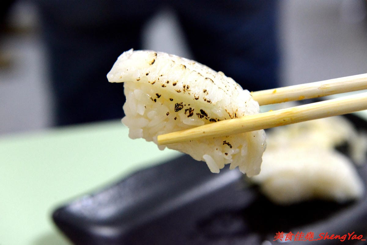 [台中清水]鮨二壽司屋 – 清水第二家生魚片、壽司專賣店,生魚片和壽司都可以客製化,魚肉食材頗新鮮,價格超便宜,C/P值非常高,店家生意很好,外帶建議先打電話預訂。(已歇業)