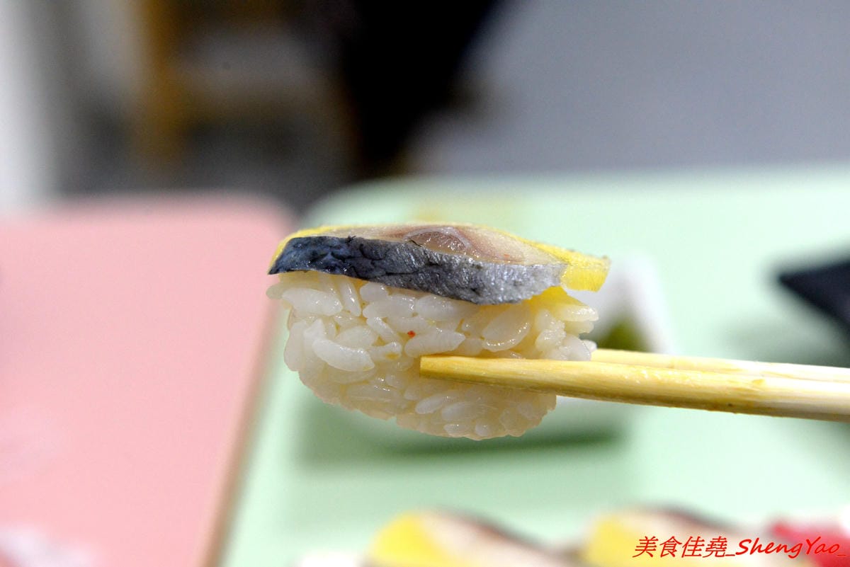 [台中清水]鮨二壽司屋 – 清水第二家生魚片、壽司專賣店,生魚片和壽司都可以客製化,魚肉食材頗新鮮,價格超便宜,C/P值非常高,店家生意很好,外帶建議先打電話預訂。(已歇業)