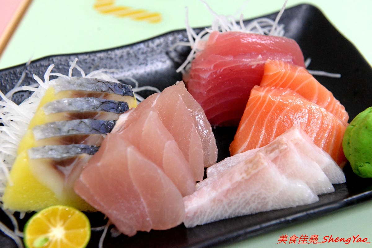 [台中清水]鮨二壽司屋 – 清水第二家生魚片、壽司專賣店,生魚片和壽司都可以客製化,魚肉食材頗新鮮,價格超便宜,C/P值非常高,店家生意很好,外帶建議先打電話預訂。(已歇業)