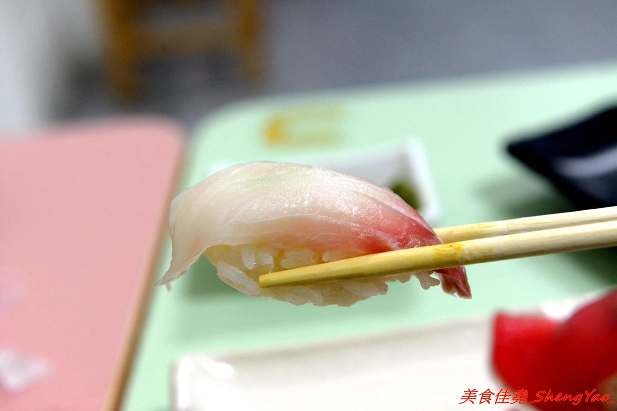 [台中清水]鮨二壽司屋 – 清水第二家生魚片、壽司專賣店,生魚片和壽司都可以客製化,魚肉食材頗新鮮,價格超便宜,C/P值非常高,店家生意很好,外帶建議先打電話預訂。(已歇業)
