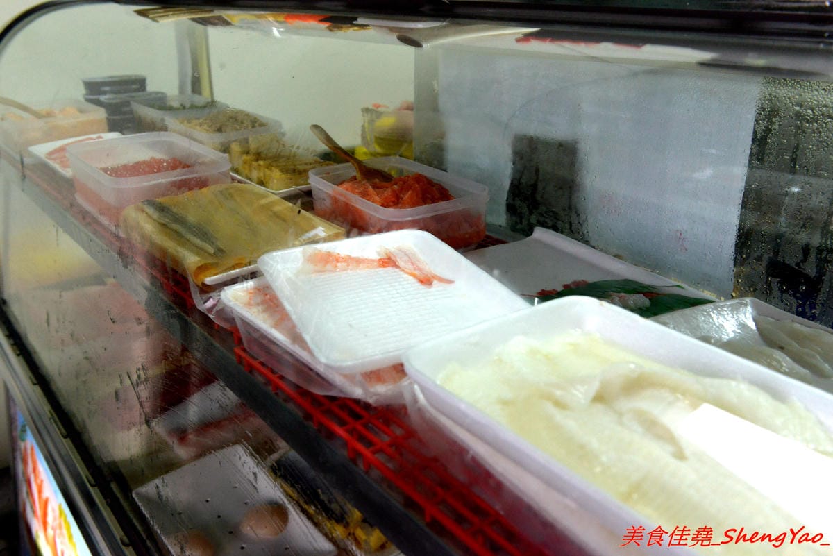 [台中清水]鮨二壽司屋 – 清水第二家生魚片、壽司專賣店,生魚片和壽司都可以客製化,魚肉食材頗新鮮,價格超便宜,C/P值非常高,店家生意很好,外帶建議先打電話預訂。(已歇業)
