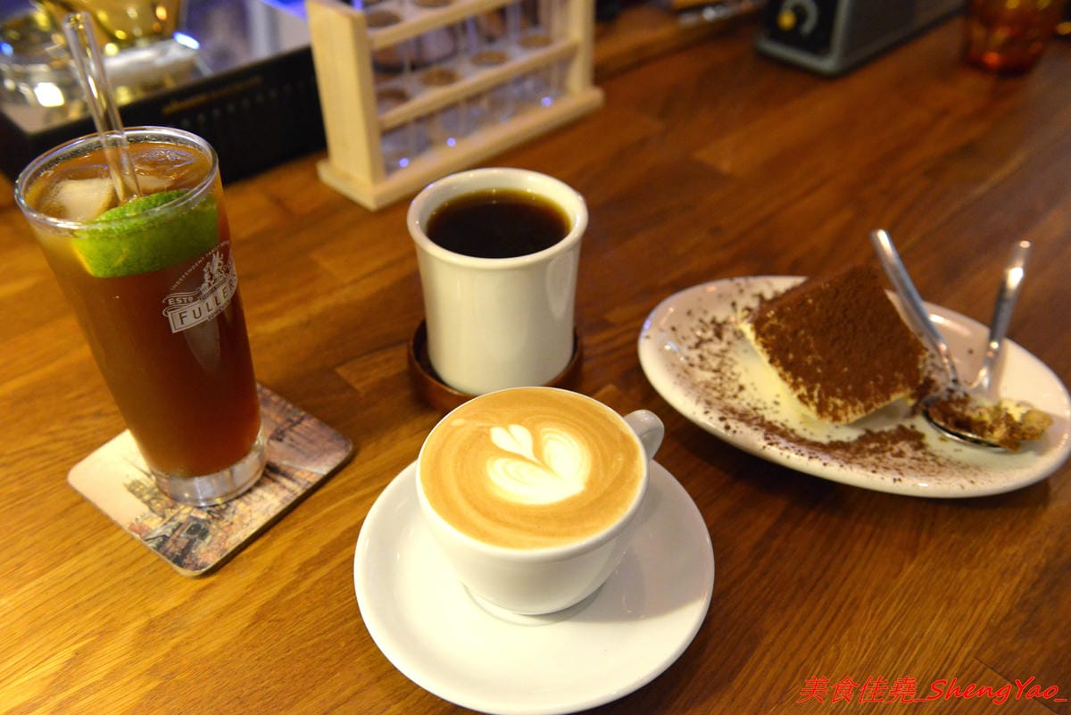[台中大甲]布魯本咖啡 Brewband Coffee – 藏身在大甲鬧區巷弄內的低調咖啡店,溫馨小店的氣氛相當不錯,咖啡豆自家烘焙,咖啡除了常見的手沖和義式還有許多加了酒類的咖啡和台中超罕見的氮氣咖啡