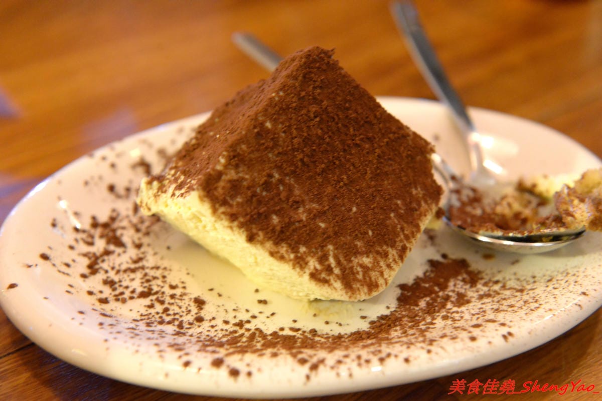 [台中大甲]布魯本咖啡 Brewband Coffee – 藏身在大甲鬧區巷弄內的低調咖啡店,溫馨小店的氣氛相當不錯,咖啡豆自家烘焙,咖啡除了常見的手沖和義式還有許多加了酒類的咖啡和台中超罕見的氮氣咖啡