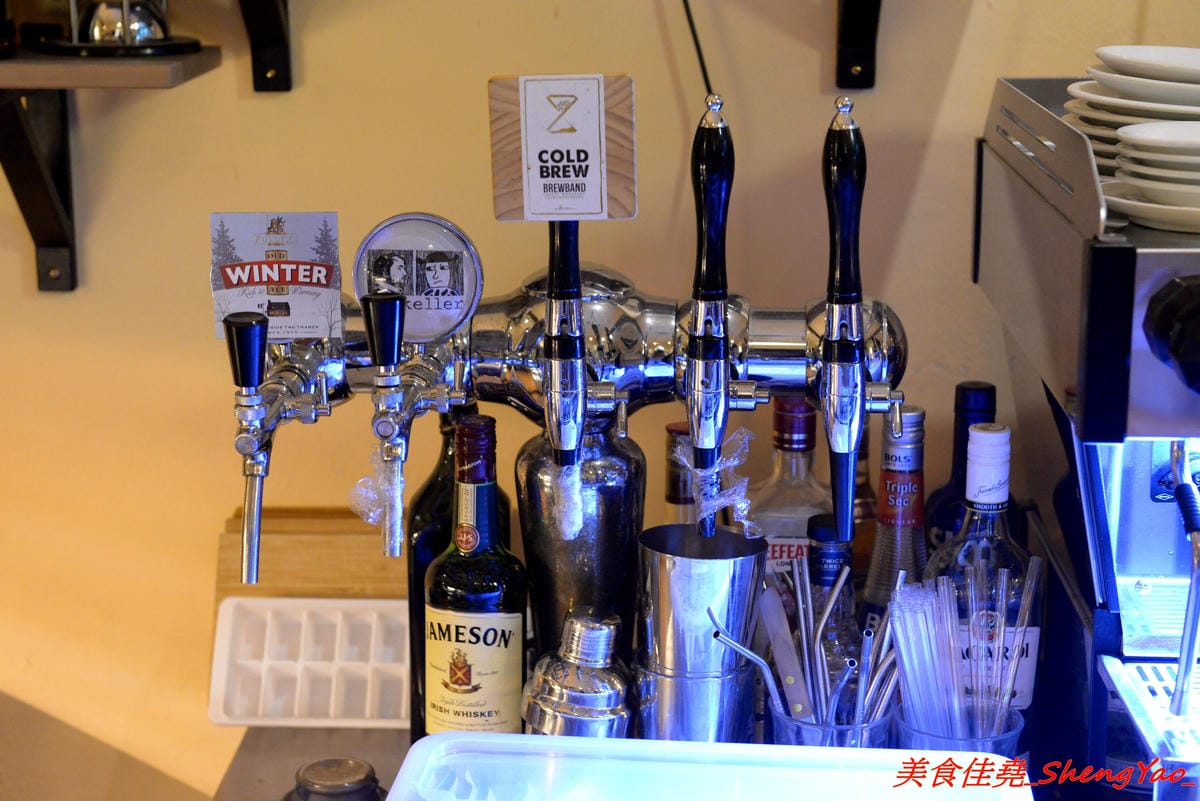 [台中大甲]布魯本咖啡 Brewband Coffee – 藏身在大甲鬧區巷弄內的低調咖啡店,溫馨小店的氣氛相當不錯,咖啡豆自家烘焙,咖啡除了常見的手沖和義式還有許多加了酒類的咖啡和台中超罕見的氮氣咖啡