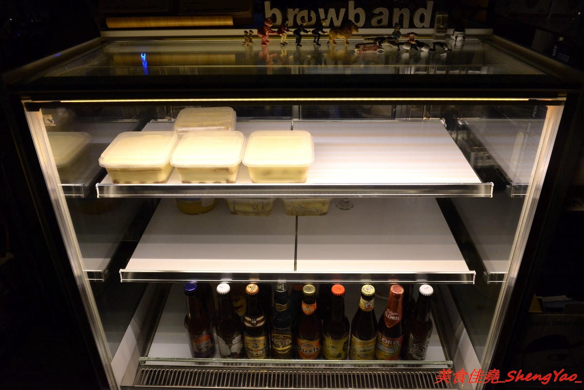 [台中大甲]布魯本咖啡 Brewband Coffee – 藏身在大甲鬧區巷弄內的低調咖啡店,溫馨小店的氣氛相當不錯,咖啡豆自家烘焙,咖啡除了常見的手沖和義式還有許多加了酒類的咖啡和台中超罕見的氮氣咖啡