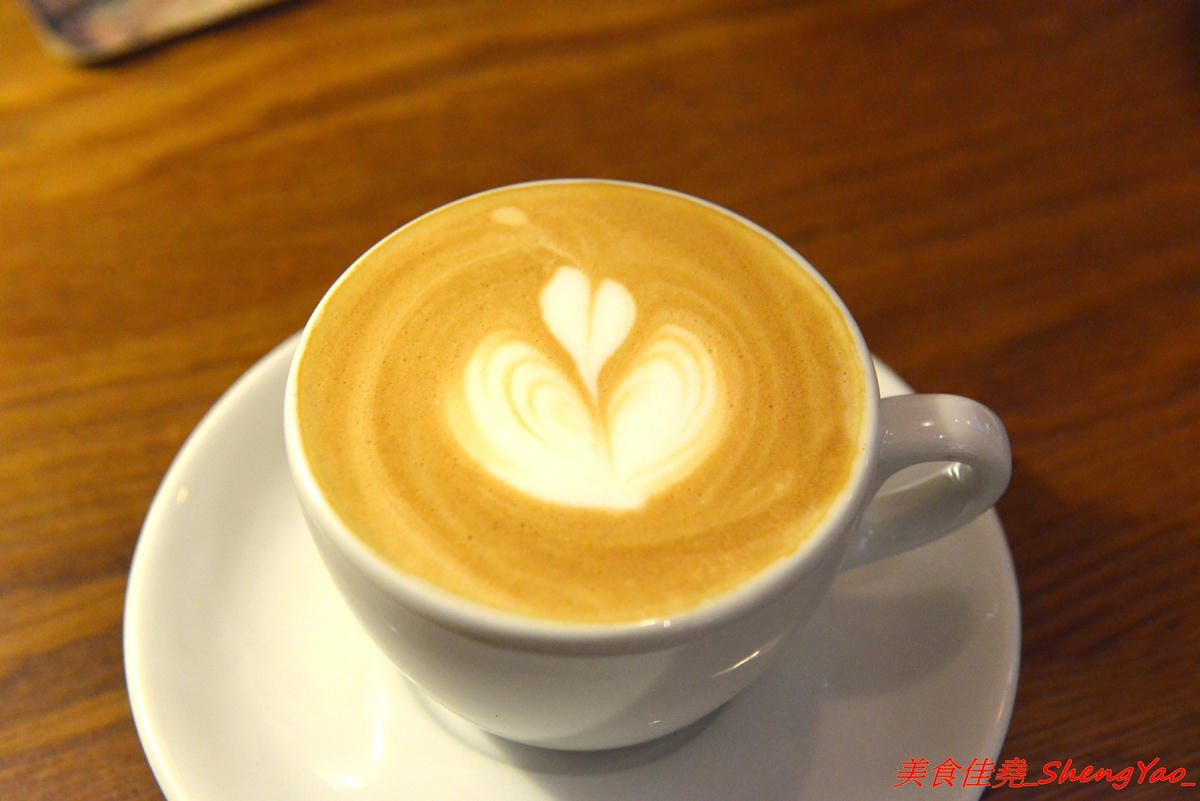 [台中大甲]布魯本咖啡 Brewband Coffee – 藏身在大甲鬧區巷弄內的低調咖啡店,溫馨小店的氣氛相當不錯,咖啡豆自家烘焙,咖啡除了常見的手沖和義式還有許多加了酒類的咖啡和台中超罕見的氮氣咖啡