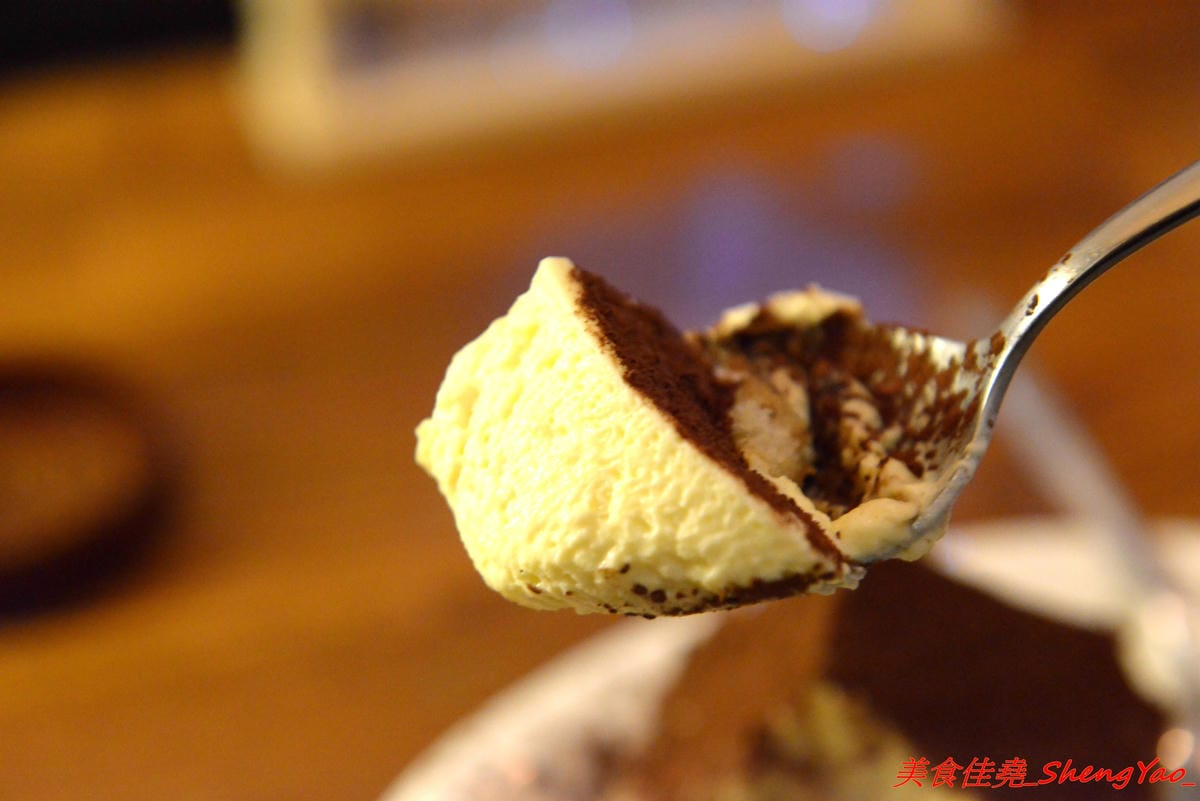 [台中大甲]布魯本咖啡 Brewband Coffee – 藏身在大甲鬧區巷弄內的低調咖啡店,溫馨小店的氣氛相當不錯,咖啡豆自家烘焙,咖啡除了常見的手沖和義式還有許多加了酒類的咖啡和台中超罕見的氮氣咖啡