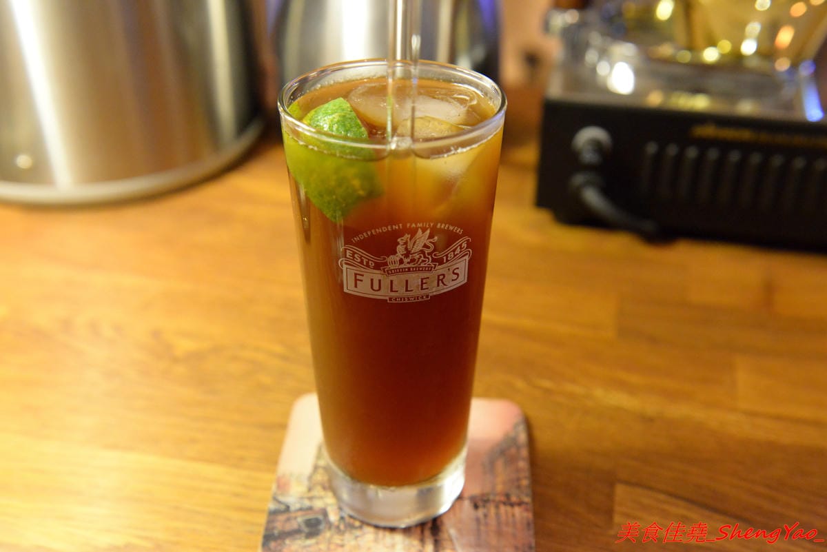 [台中大甲]布魯本咖啡 Brewband Coffee – 藏身在大甲鬧區巷弄內的低調咖啡店,溫馨小店的氣氛相當不錯,咖啡豆自家烘焙,咖啡除了常見的手沖和義式還有許多加了酒類的咖啡和台中超罕見的氮氣咖啡