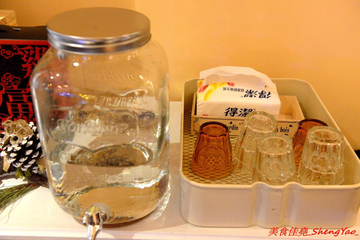[台中大甲]布魯本咖啡 Brewband Coffee – 藏身在大甲鬧區巷弄內的低調咖啡店,溫馨小店的氣氛相當不錯,咖啡豆自家烘焙,咖啡除了常見的手沖和義式還有許多加了酒類的咖啡和台中超罕見的氮氣咖啡