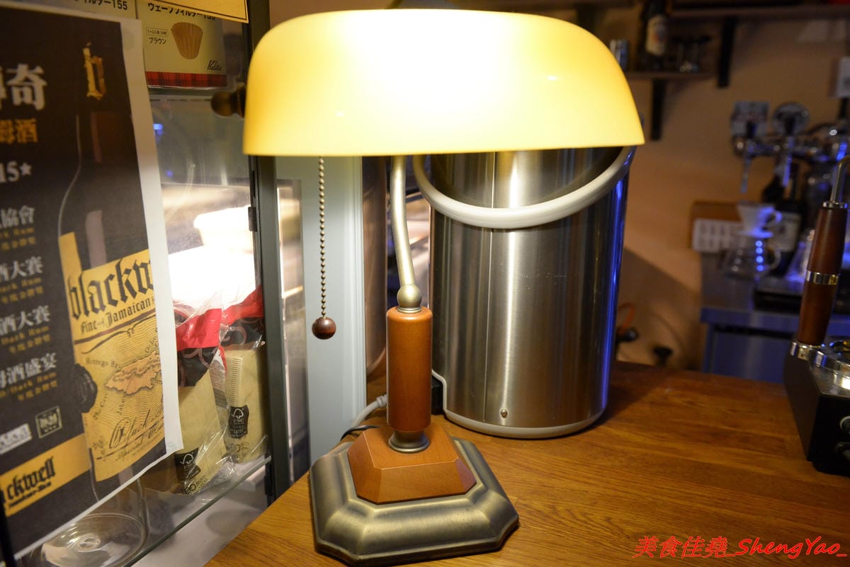 [台中大甲]布魯本咖啡 Brewband Coffee – 藏身在大甲鬧區巷弄內的低調咖啡店,溫馨小店的氣氛相當不錯,咖啡豆自家烘焙,咖啡除了常見的手沖和義式還有許多加了酒類的咖啡和台中超罕見的氮氣咖啡