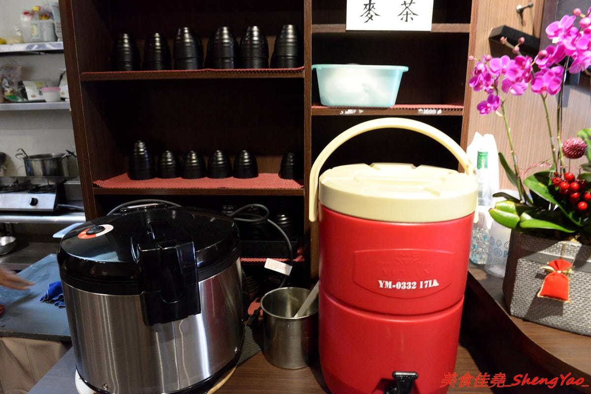 [台中西區]麵屋 零 – 日本人開的拉麵店,老闆來自日本池袋知名拉麵店”大勝軒”,在台灣先後在鷹流拉麵和麵屋輝擔任拉麵師傅,拉麵湯頭好喝有記憶度,叉燒大塊好吃,2/10-2/12試賣,2/13正式開幕。