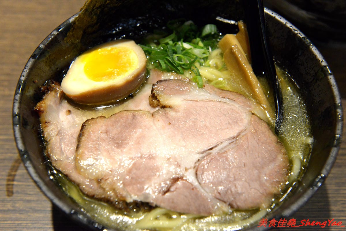 [台中西區]麵屋 零 – 日本人開的拉麵店,老闆來自日本池袋知名拉麵店”大勝軒”,在台灣先後在鷹流拉麵和麵屋輝擔任拉麵師傅,拉麵湯頭好喝有記憶度,叉燒大塊好吃,2/10-2/12試賣,2/13正式開幕。