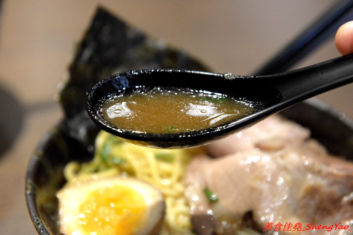 [台中西區]麵屋 零 – 日本人開的拉麵店,老闆來自日本池袋知名拉麵店”大勝軒”,在台灣先後在鷹流拉麵和麵屋輝擔任拉麵師傅,拉麵湯頭好喝有記憶度,叉燒大塊好吃,2/10-2/12試賣,2/13正式開幕。
