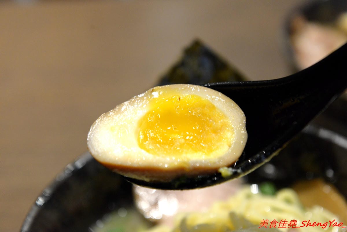 [台中西區]麵屋 零 – 日本人開的拉麵店,老闆來自日本池袋知名拉麵店”大勝軒”,在台灣先後在鷹流拉麵和麵屋輝擔任拉麵師傅,拉麵湯頭好喝有記憶度,叉燒大塊好吃,2/10-2/12試賣,2/13正式開幕。