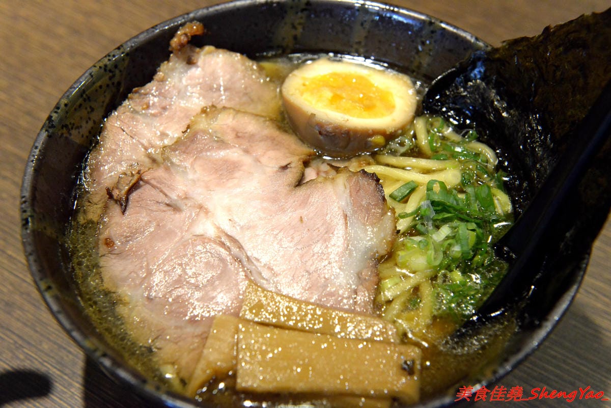[台中西區]麵屋 零 – 日本人開的拉麵店,老闆來自日本池袋知名拉麵店”大勝軒”,在台灣先後在鷹流拉麵和麵屋輝擔任拉麵師傅,拉麵湯頭好喝有記憶度,叉燒大塊好吃,2/10-2/12試賣,2/13正式開幕。