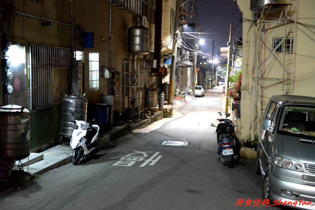 [台中大甲]程安 滾滾咖啡 – 藏身在民宅內有溫度的咖啡店,老闆夫婦相當親切熱情, 感覺就像是來到朋友家喝咖啡那樣,店內結合手作文創,飲品種類選擇多樣化,外帶和自備容器還能折價。