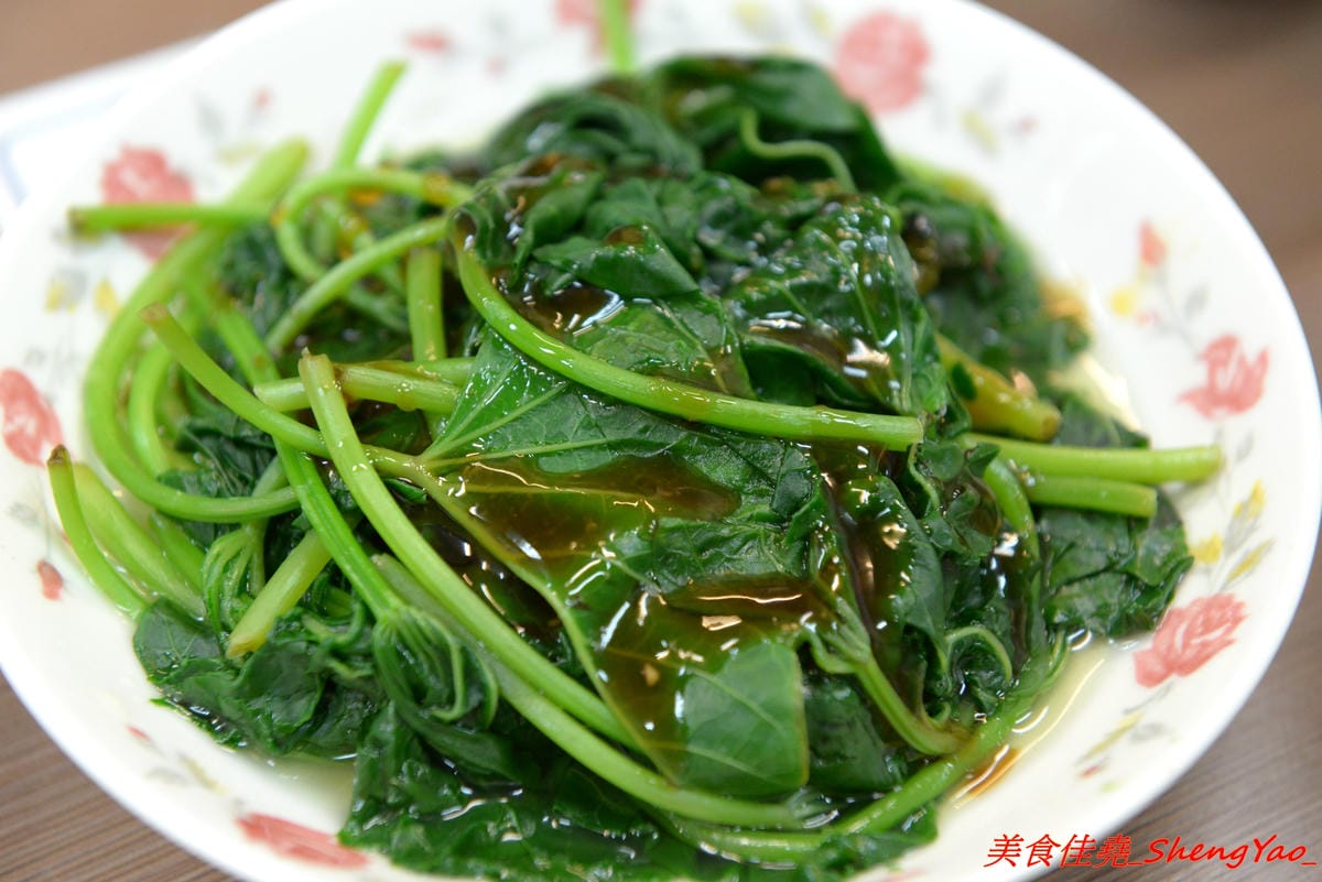 [台中大甲]阿原炒牛肉麵 – 大甲代表性美食小吃之一,食尚玩家推薦,路邊攤換成正式店面後環境更舒適了,招牌炒牛肉麵80元份量超大盤,牛肉湯60元裏頭牛肉超級多。(已歇業)