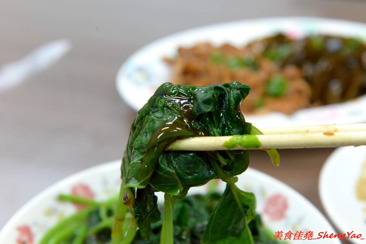 [台中大甲]阿原炒牛肉麵 – 大甲代表性美食小吃之一,食尚玩家推薦,路邊攤換成正式店面後環境更舒適了,招牌炒牛肉麵80元份量超大盤,牛肉湯60元裏頭牛肉超級多。(已歇業)