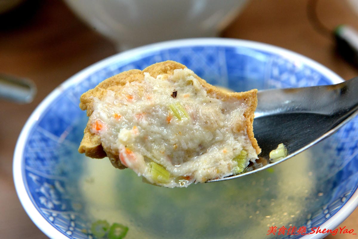 [台中大甲]阿原炒牛肉麵 – 大甲代表性美食小吃之一,食尚玩家推薦,路邊攤換成正式店面後環境更舒適了,招牌炒牛肉麵80元份量超大盤,牛肉湯60元裏頭牛肉超級多。(已歇業)