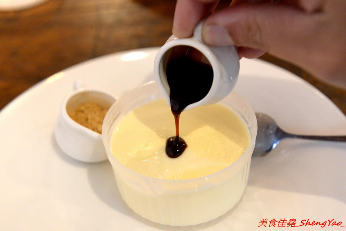 [台中清水]Yorimichi 順道菓子店 甜點飲品篇 – 台中海線最有深度的甜點店,除了日式刨冰和泡芙外現在也推出多種甜點和飲品,新口味芝麻鮮奶泡芙搶先亮相,另外大推三種吃法的生乳布蕾、提拉米