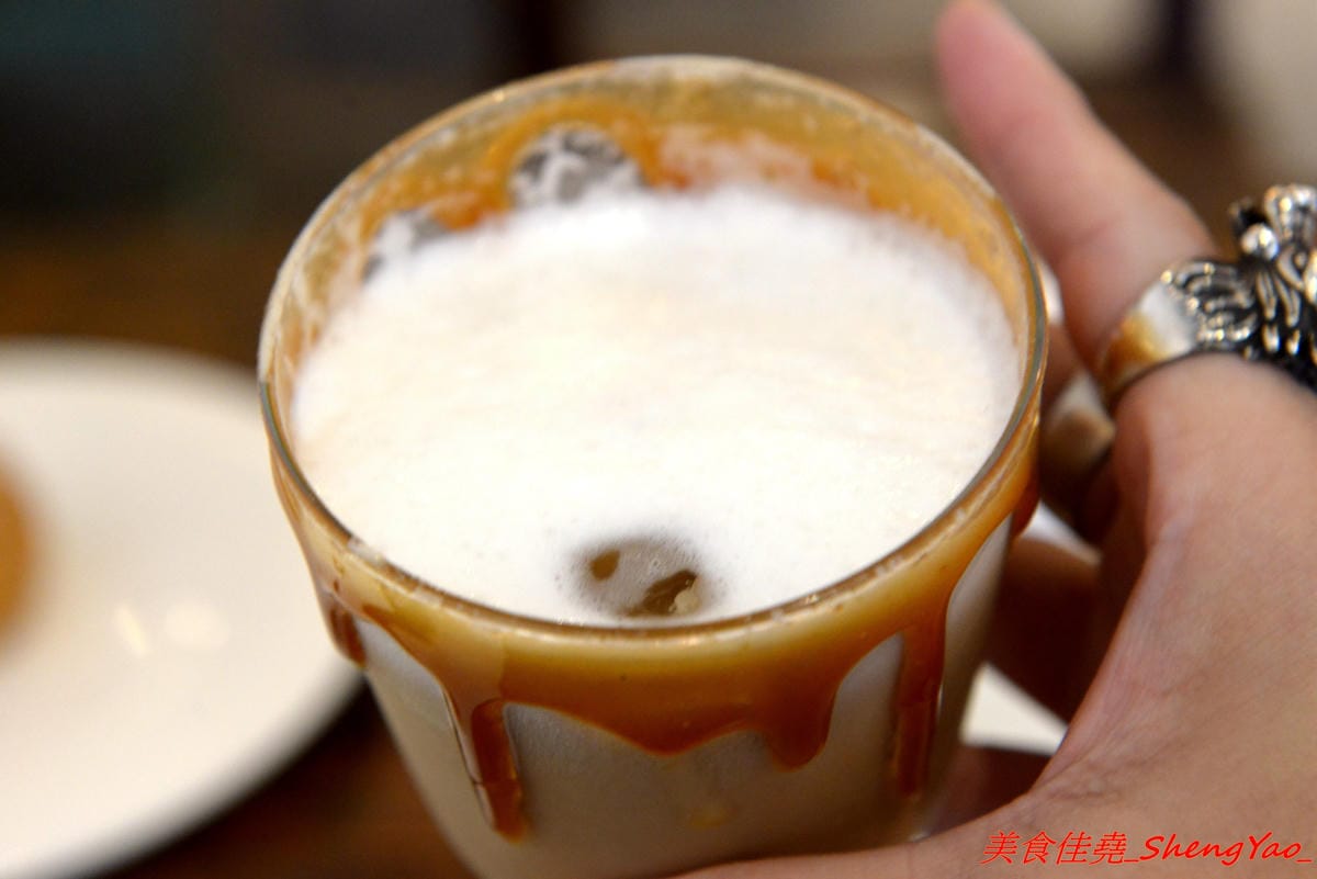 [台中清水]Yorimichi 順道菓子店 甜點飲品篇 – 台中海線最有深度的甜點店,除了日式刨冰和泡芙外現在也推出多種甜點和飲品,新口味芝麻鮮奶泡芙搶先亮相,另外大推三種吃法的生乳布蕾、提拉米