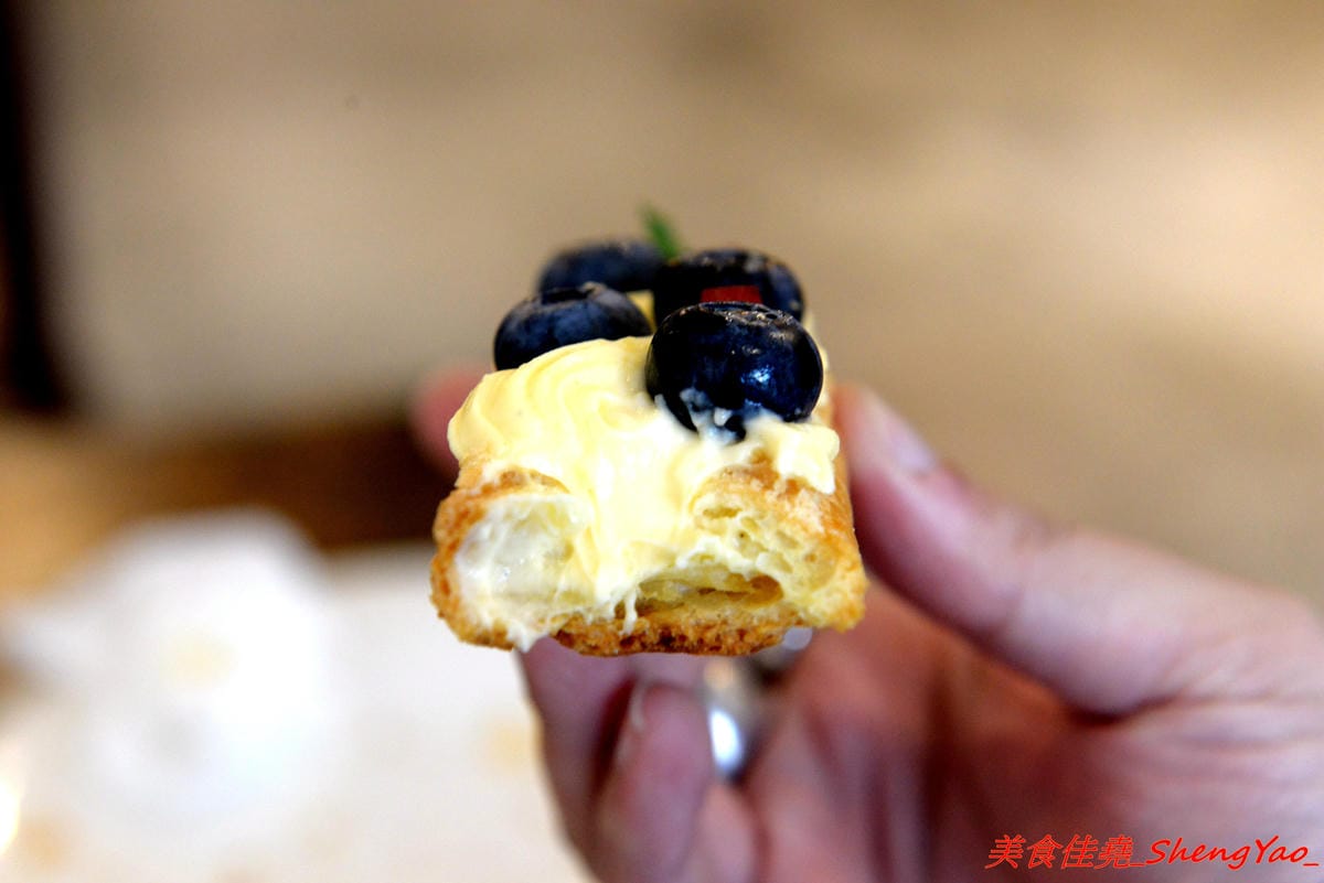 [台中清水]Yorimichi 順道菓子店 甜點飲品篇 – 台中海線最有深度的甜點店,除了日式刨冰和泡芙外現在也推出多種甜點和飲品,新口味芝麻鮮奶泡芙搶先亮相,另外大推三種吃法的生乳布蕾、提拉米