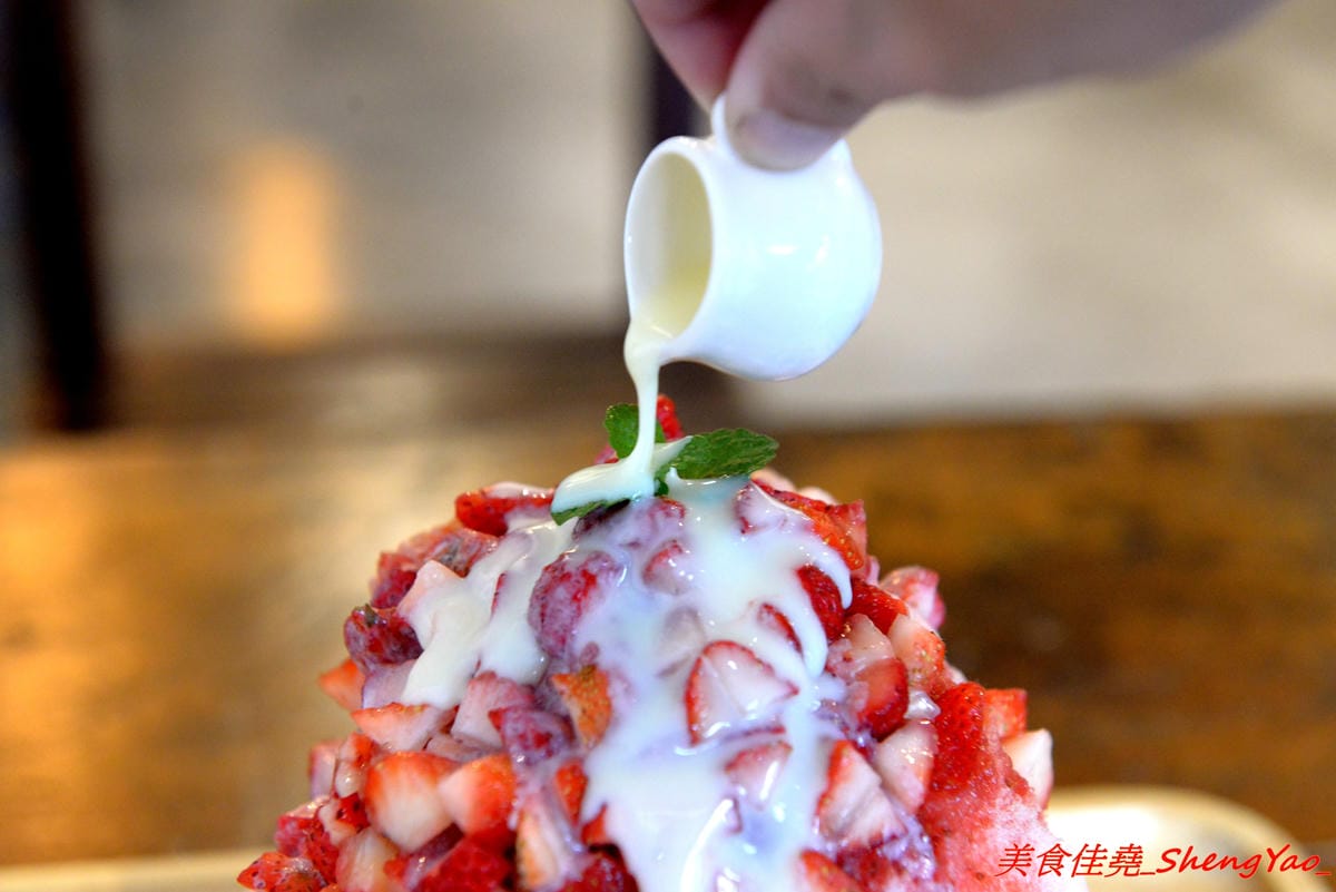 [台中清水]Yorimichi 順道菓子店 甜點飲品篇 – 台中海線最有深度的甜點店,除了日式刨冰和泡芙外現在也推出多種甜點和飲品,新口味芝麻鮮奶泡芙搶先亮相,另外大推三種吃法的生乳布蕾、提拉米