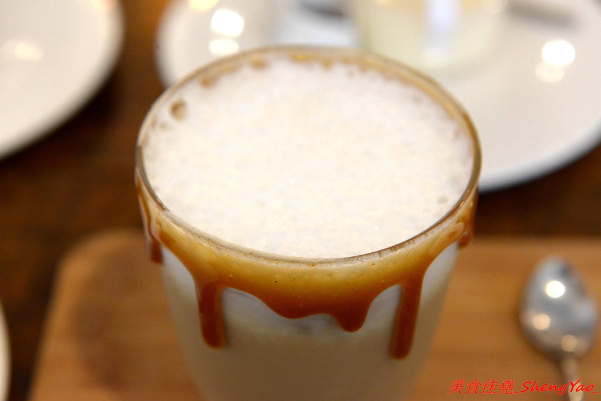 [台中清水]Yorimichi 順道菓子店 甜點飲品篇 – 台中海線最有深度的甜點店,除了日式刨冰和泡芙外現在也推出多種甜點和飲品,新口味芝麻鮮奶泡芙搶先亮相,另外大推三種吃法的生乳布蕾、提拉米
