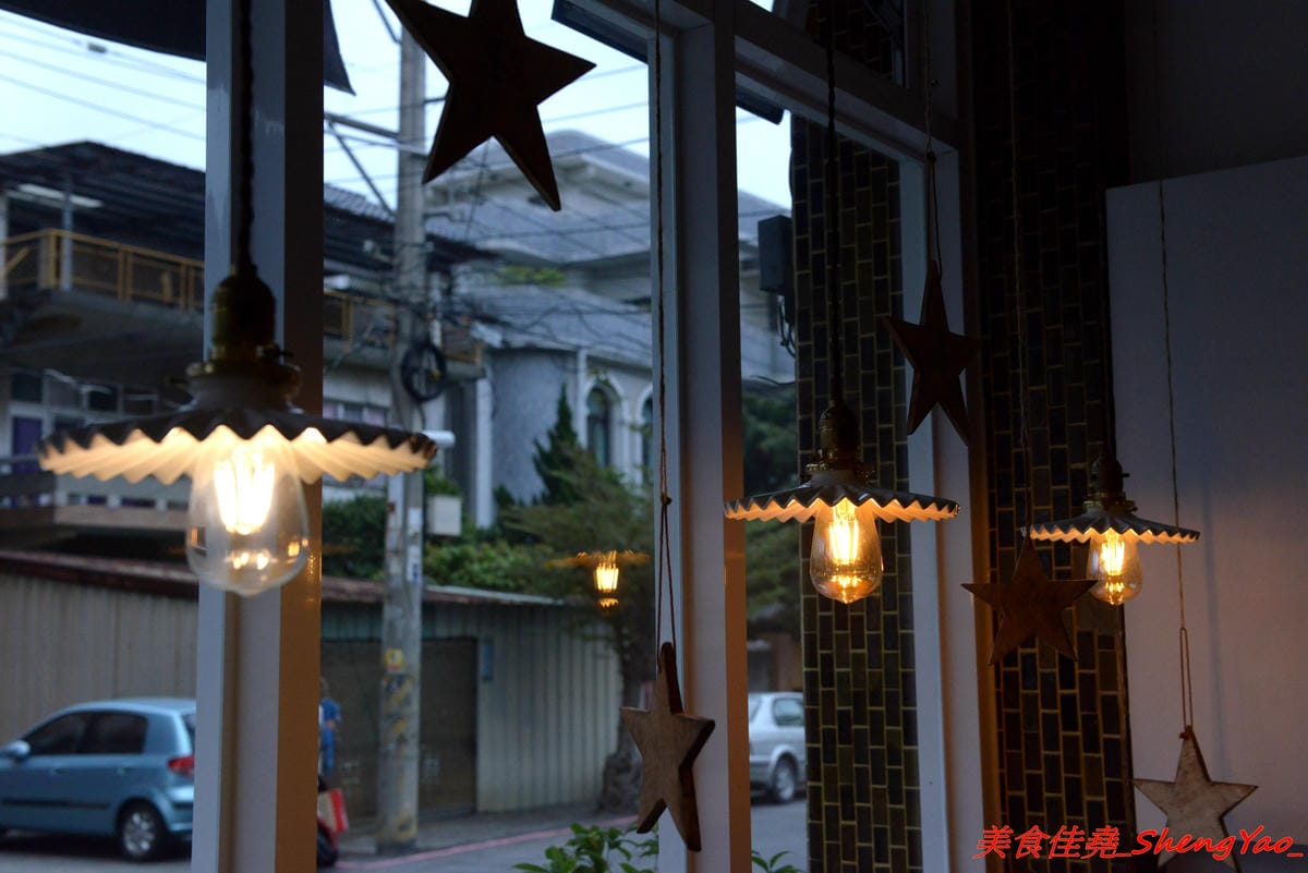 [台中清水]Yorimichi 順道菓子店 甜點飲品篇 – 台中海線最有深度的甜點店,除了日式刨冰和泡芙外現在也推出多種甜點和飲品,新口味芝麻鮮奶泡芙搶先亮相,另外大推三種吃法的生乳布蕾、提拉米