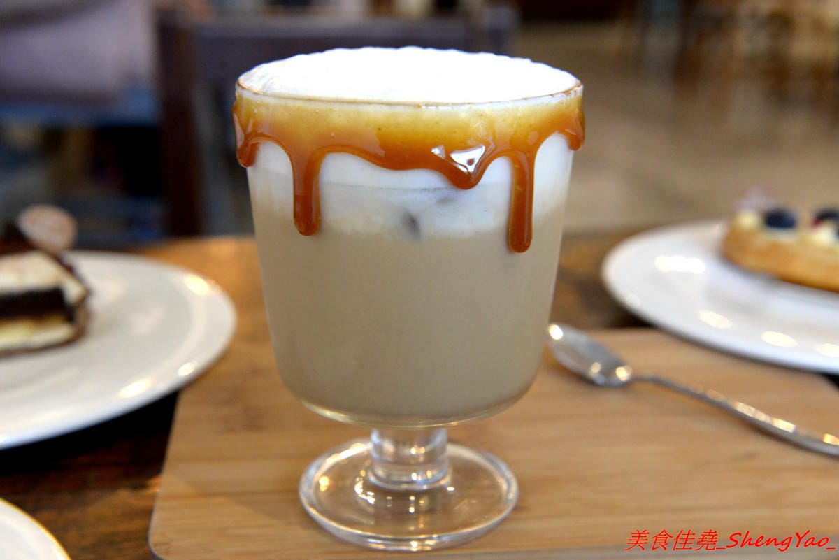 [台中清水]Yorimichi 順道菓子店 甜點飲品篇 – 台中海線最有深度的甜點店,除了日式刨冰和泡芙外現在也推出多種甜點和飲品,新口味芝麻鮮奶泡芙搶先亮相,另外大推三種吃法的生乳布蕾、提拉米