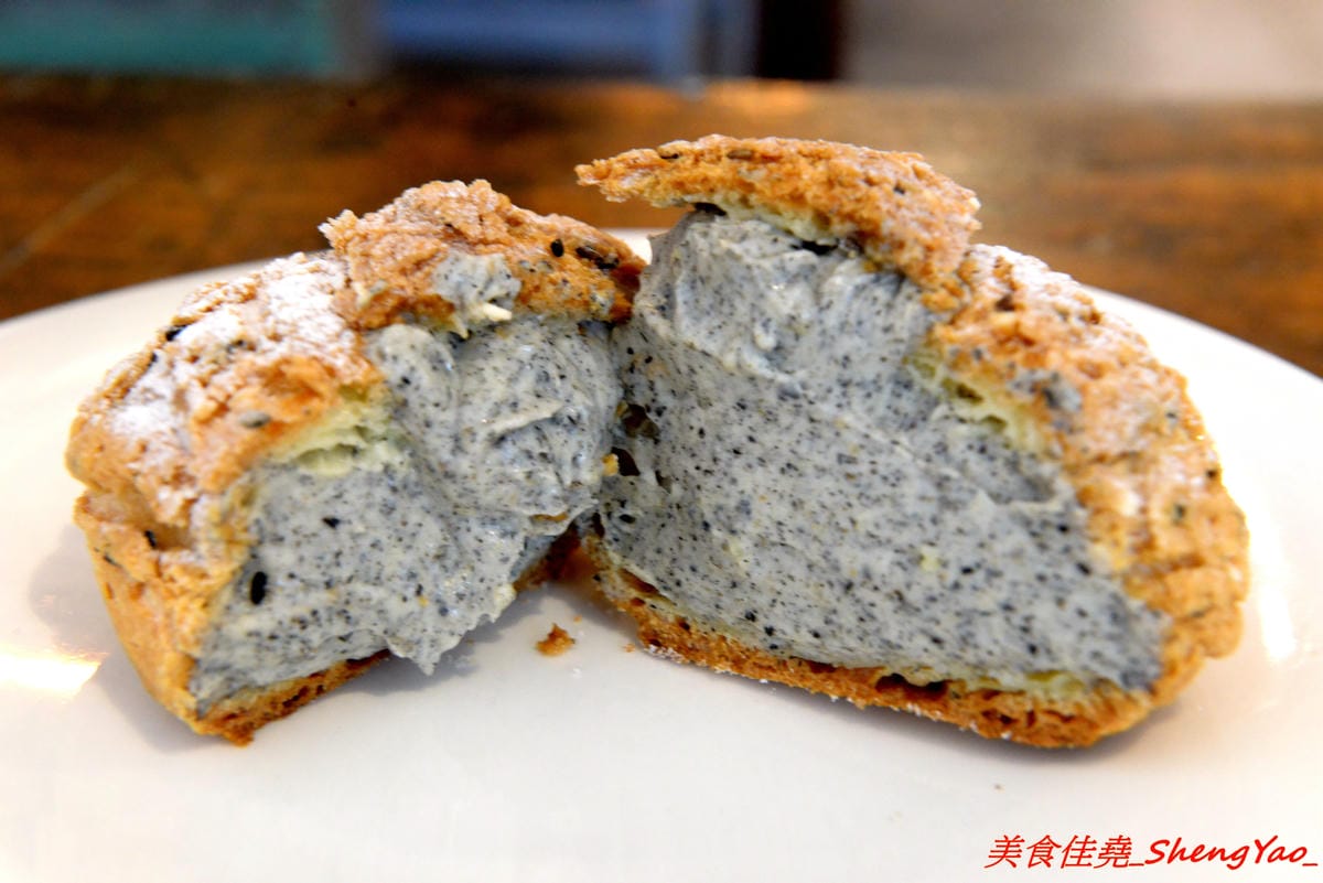 [台中清水]Yorimichi 順道菓子店 甜點飲品篇 – 台中海線最有深度的甜點店,除了日式刨冰和泡芙外現在也推出多種甜點和飲品,新口味芝麻鮮奶泡芙搶先亮相,另外大推三種吃法的生乳布蕾、提拉米