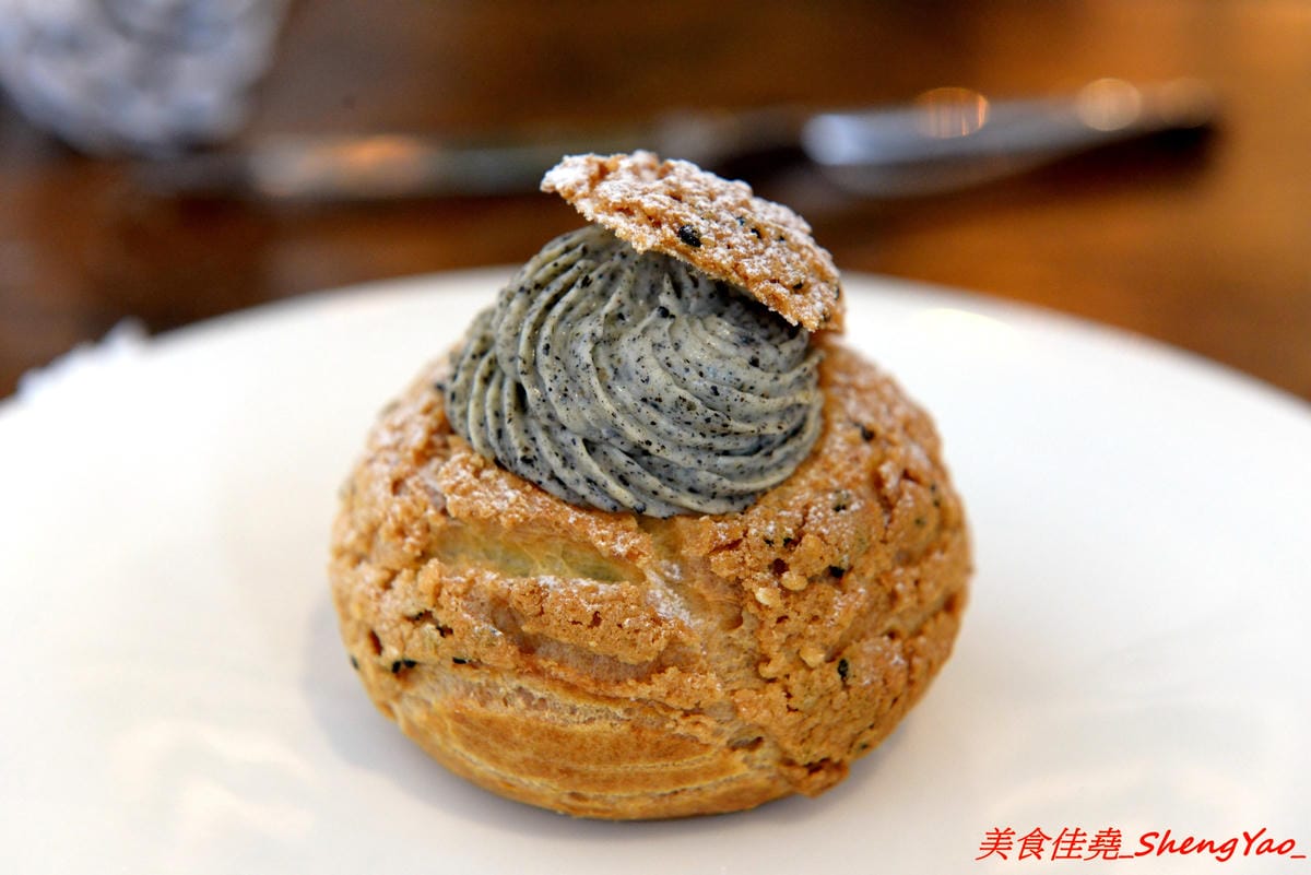 [台中清水]Yorimichi 順道菓子店 甜點飲品篇 – 台中海線最有深度的甜點店,除了日式刨冰和泡芙外現在也推出多種甜點和飲品,新口味芝麻鮮奶泡芙搶先亮相,另外大推三種吃法的生乳布蕾、提拉米