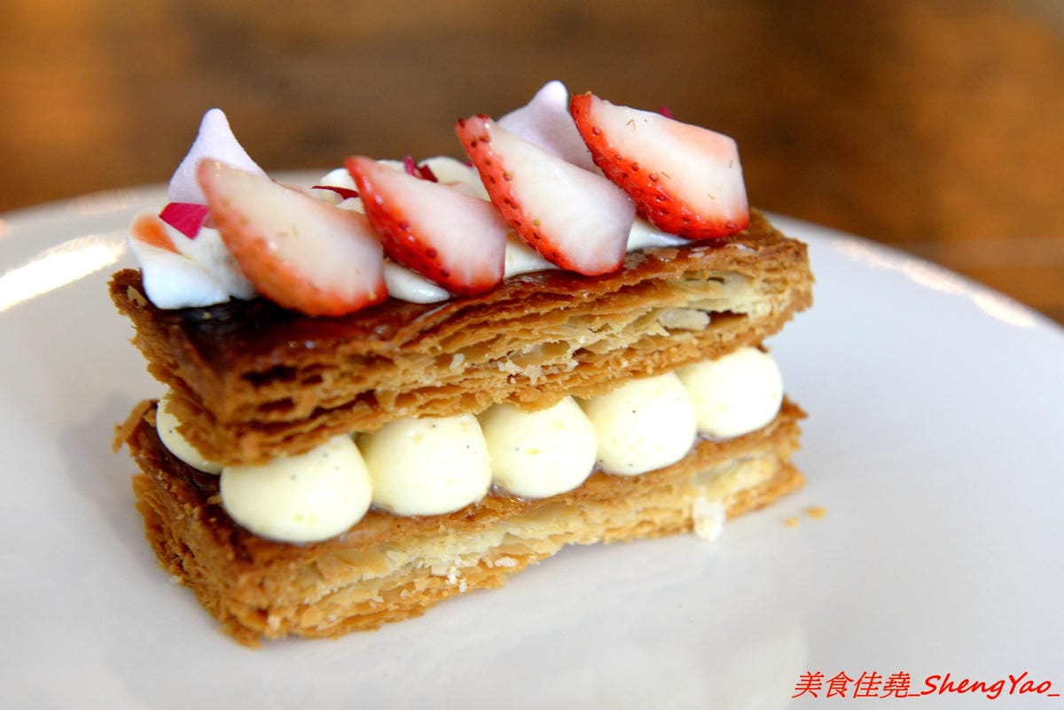 [台中清水]Yorimichi 順道菓子店 甜點飲品篇 – 台中海線最有深度的甜點店,除了日式刨冰和泡芙外現在也推出多種甜點和飲品,新口味芝麻鮮奶泡芙搶先亮相,另外大推三種吃法的生乳布蕾、提拉米