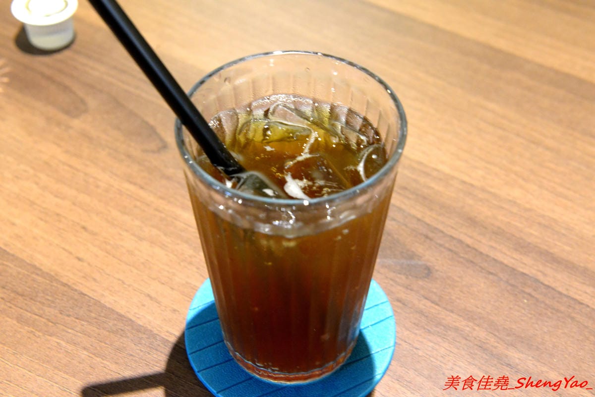 [台中龍井]二花一樹 – 隱藏在東海商圈巷弄內的輕食咖啡店,帕里尼三明治和手作甜點都好好吃,主食有附飲品,價位不貴,店家環境氣氛相當不錯,非常適合IG拍照打卡。(已歇業)