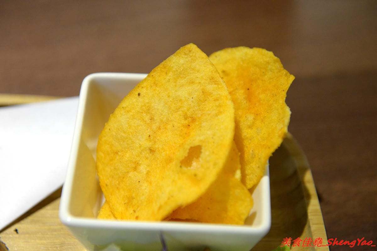 [台中龍井]二花一樹 – 隱藏在東海商圈巷弄內的輕食咖啡店,帕里尼三明治和手作甜點都好好吃,主食有附飲品,價位不貴,店家環境氣氛相當不錯,非常適合IG拍照打卡。(已歇業)