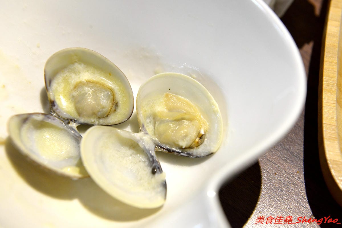 [台中龍井]二花一樹 – 隱藏在東海商圈巷弄內的輕食咖啡店,帕里尼三明治和手作甜點都好好吃,主食有附飲品,價位不貴,店家環境氣氛相當不錯,非常適合IG拍照打卡。(已歇業)