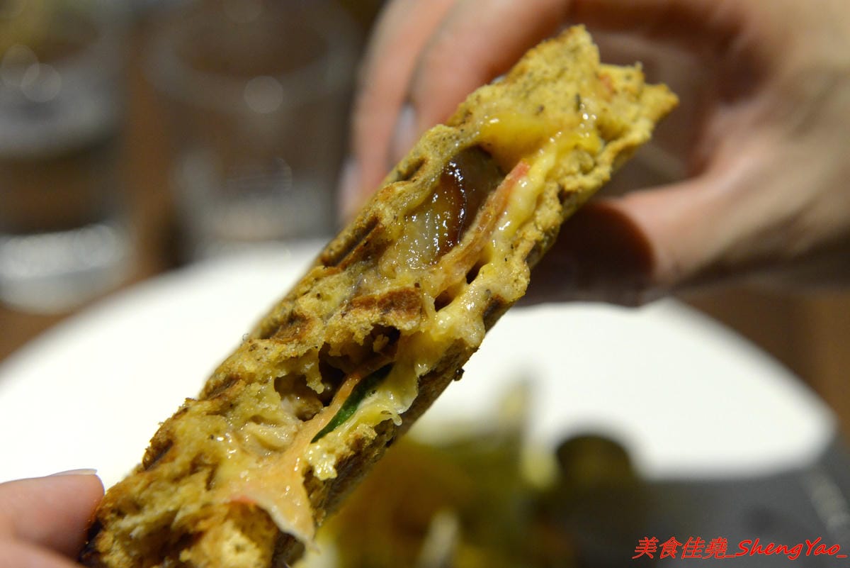 [台中龍井]二花一樹 – 隱藏在東海商圈巷弄內的輕食咖啡店,帕里尼三明治和手作甜點都好好吃,主食有附飲品,價位不貴,店家環境氣氛相當不錯,非常適合IG拍照打卡。(已歇業)