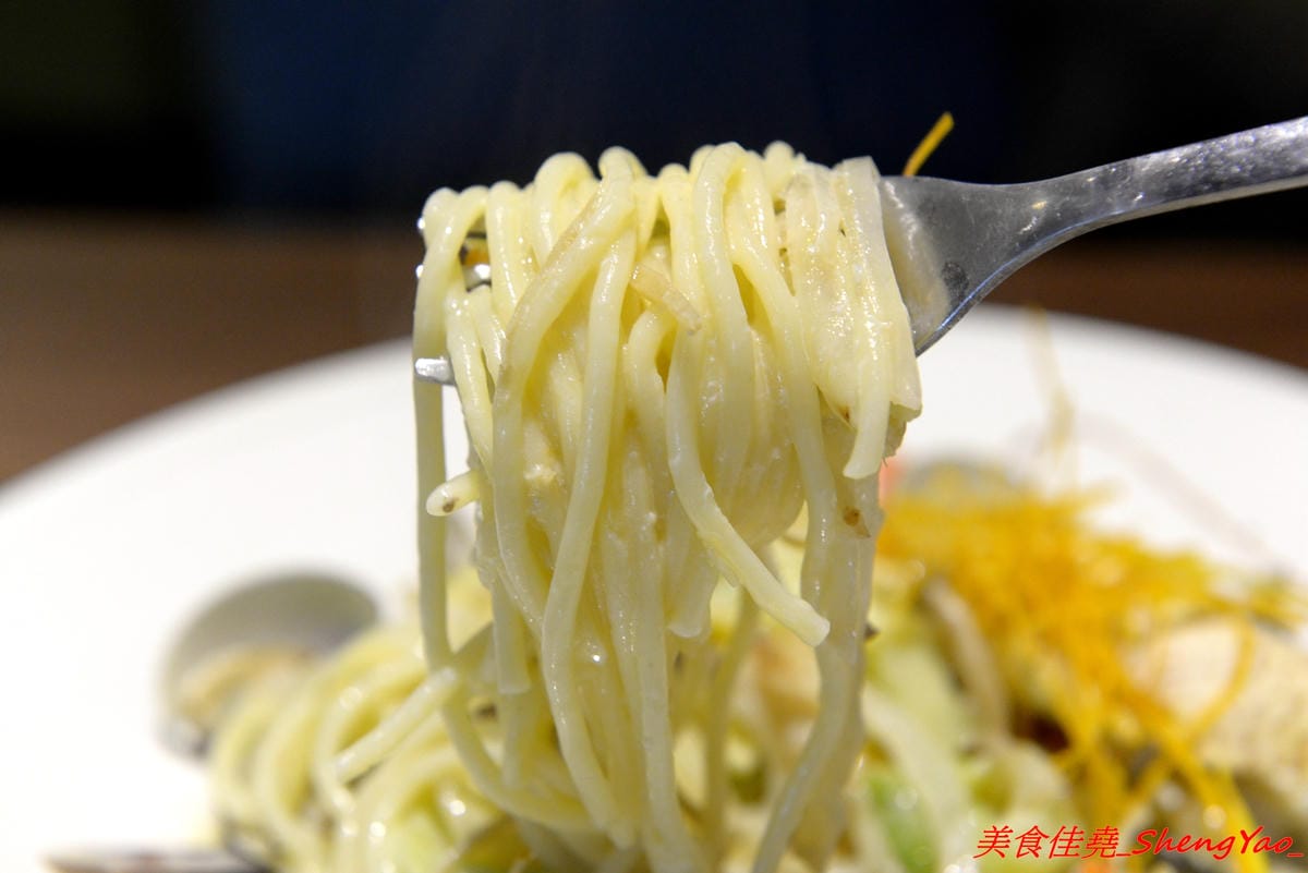 [台中龍井]二花一樹 – 隱藏在東海商圈巷弄內的輕食咖啡店,帕里尼三明治和手作甜點都好好吃,主食有附飲品,價位不貴,店家環境氣氛相當不錯,非常適合IG拍照打卡。(已歇業)