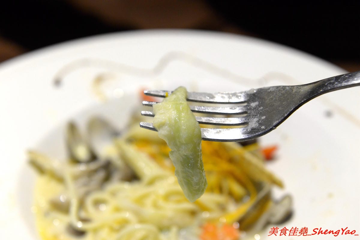 [台中龍井]二花一樹 – 隱藏在東海商圈巷弄內的輕食咖啡店,帕里尼三明治和手作甜點都好好吃,主食有附飲品,價位不貴,店家環境氣氛相當不錯,非常適合IG拍照打卡。(已歇業)