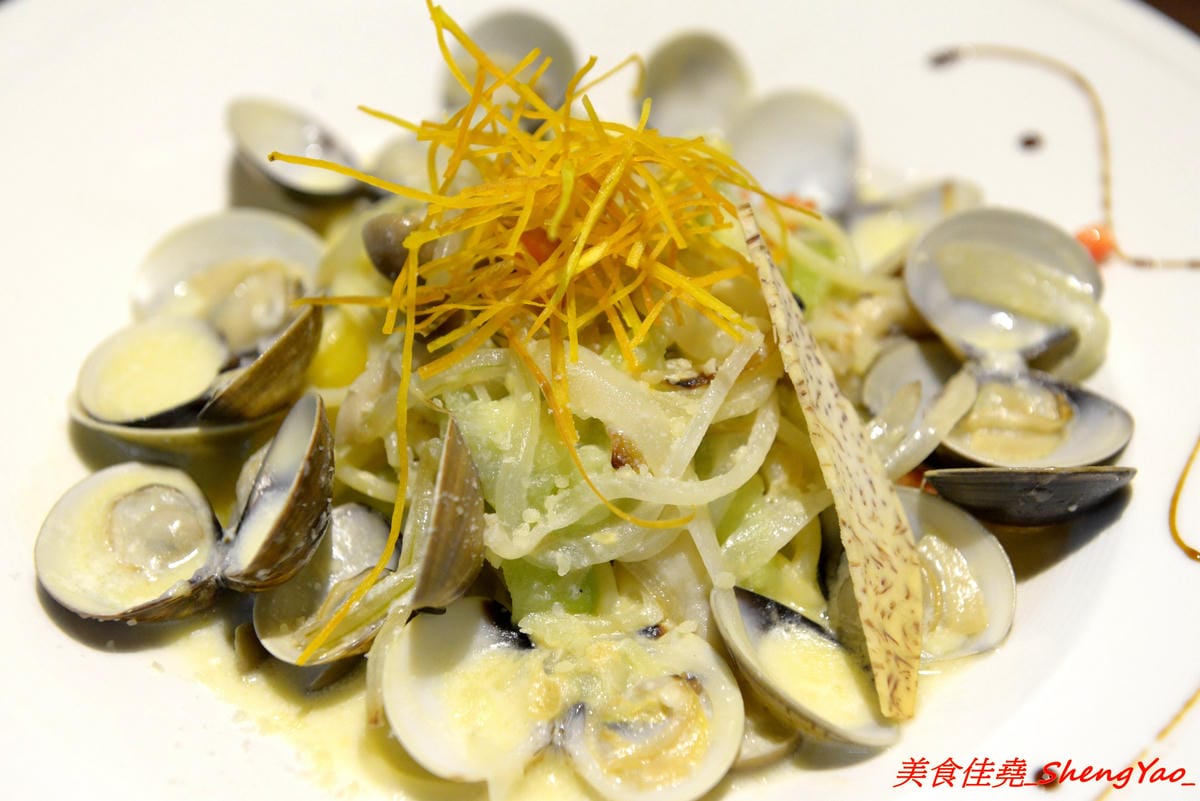 [台中龍井]二花一樹 – 隱藏在東海商圈巷弄內的輕食咖啡店,帕里尼三明治和手作甜點都好好吃,主食有附飲品,價位不貴,店家環境氣氛相當不錯,非常適合IG拍照打卡。(已歇業)